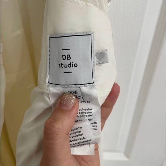 David’s Bridal beautiful wedding dress size 20W - Picture 6 of 6